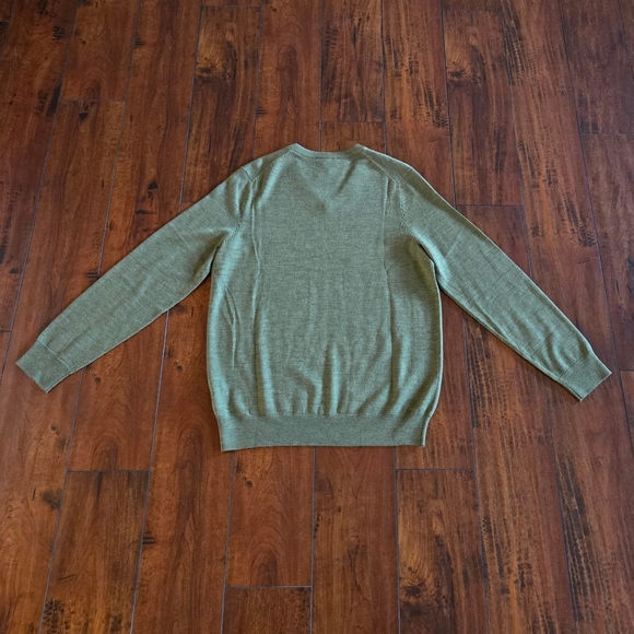 Jos. A. Bank Tailored Fit 100% Merino Wool V-Neck Moss Green Sweater Size Medium - Picture 4 of 6